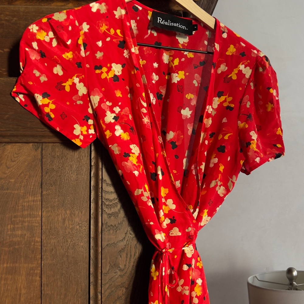 Réalisation Par THE TEALE in Rouge Fleur - size small